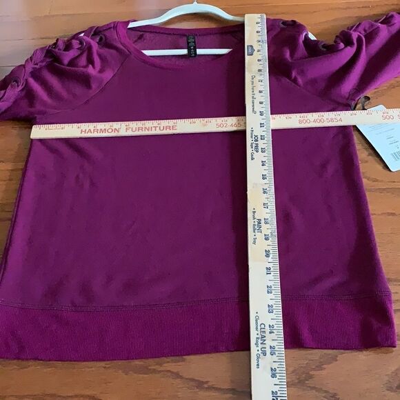 Reflex medium long sleeve and unique sweatshirt. Scoop neck and shoelace sleeves - Picture 6 of 9